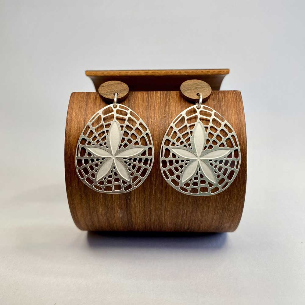 Good Do Good Stud Earrings - Sand Dollar